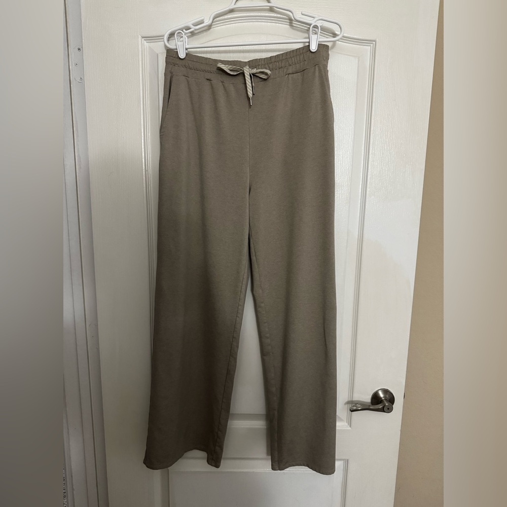 Vuori Halo Essential Wide Leg Pants in Taupe